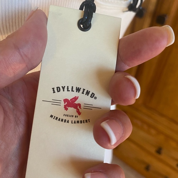 Brand new does not fit size Large. - Picture 7 of 9